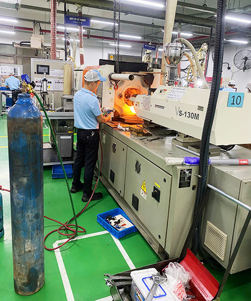 Sửa chữa máy đúc nhựa